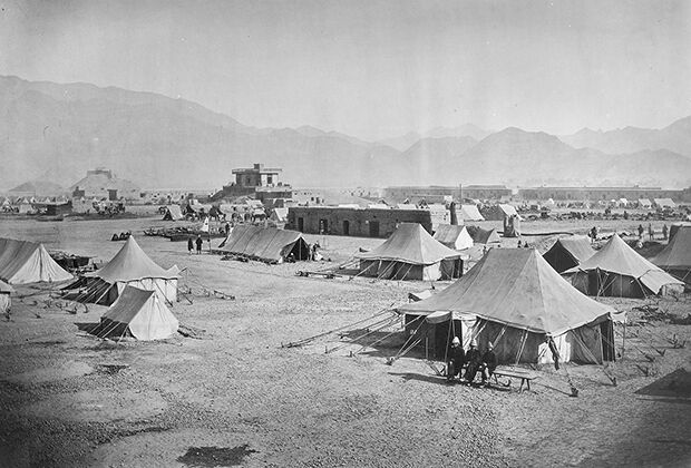 Английский лагерь в Дакке, которая находится на афганском конце Хайберского перевала, 1878-1880 годы