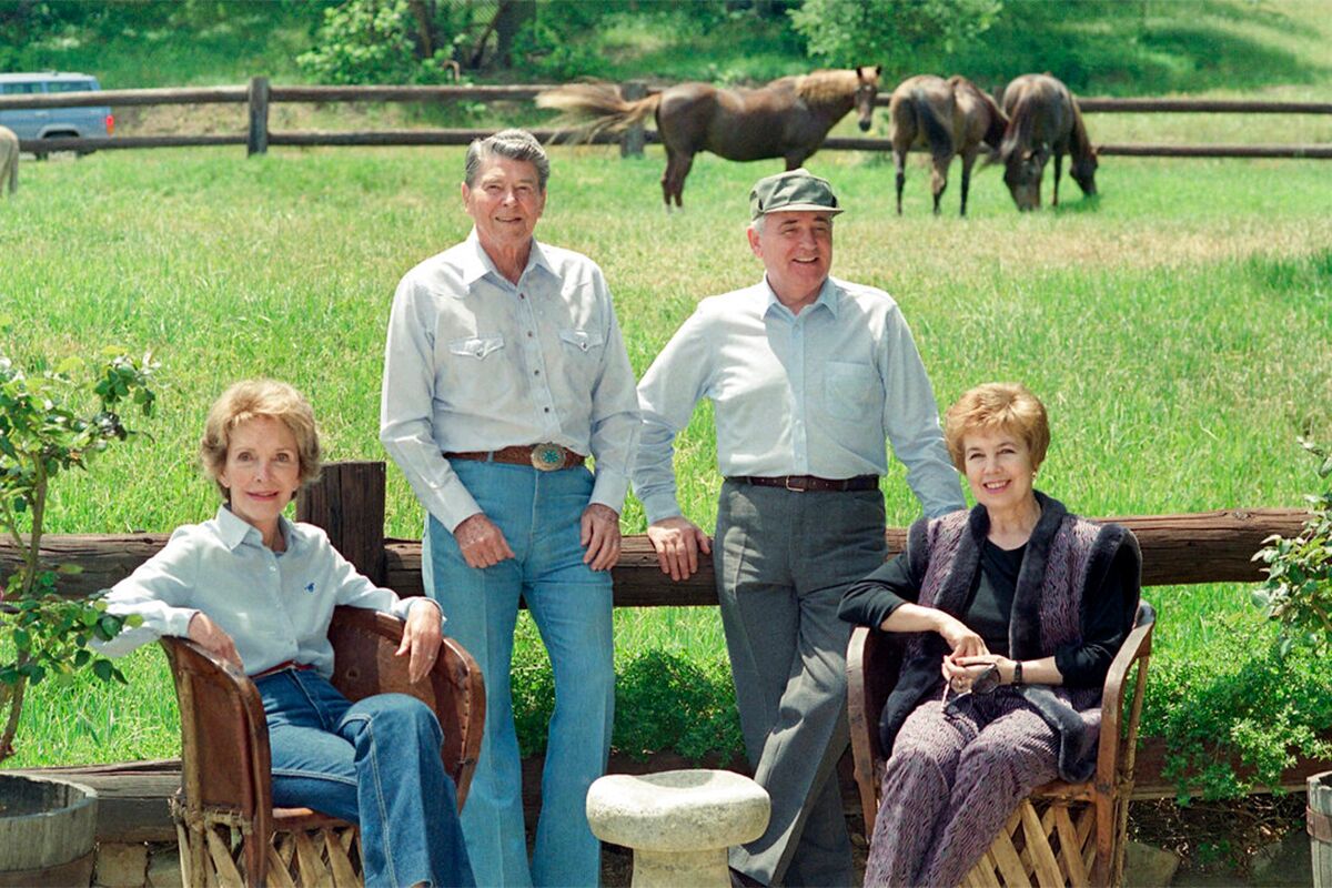 Горбачевы на ранчо семьи Рейган в 1992 году 