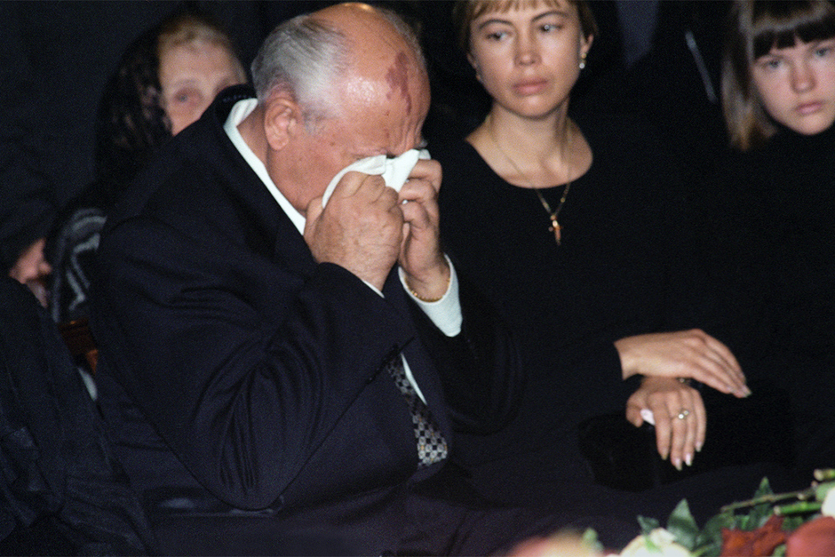Михаил Горбачев и его дочь Ирина на похоронах Раисы Максимовны 