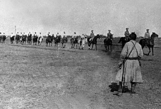 Солдаты Российской императорской армии в казахских степях, 1916 год