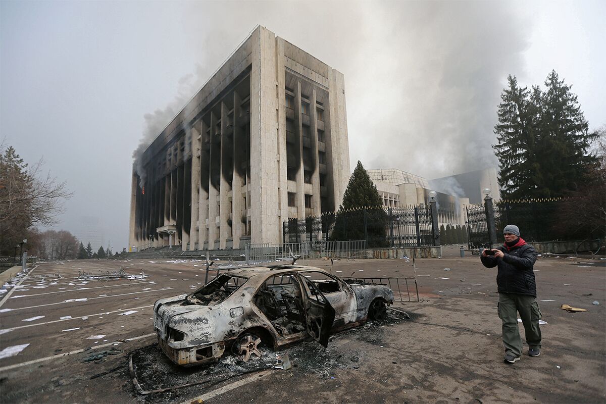 Сгоревшее здание мэрии Алма-Аты, 6 января 2022 года 