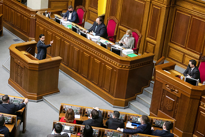 На Украине осудят показавшего средний палец Зеленскому депутата