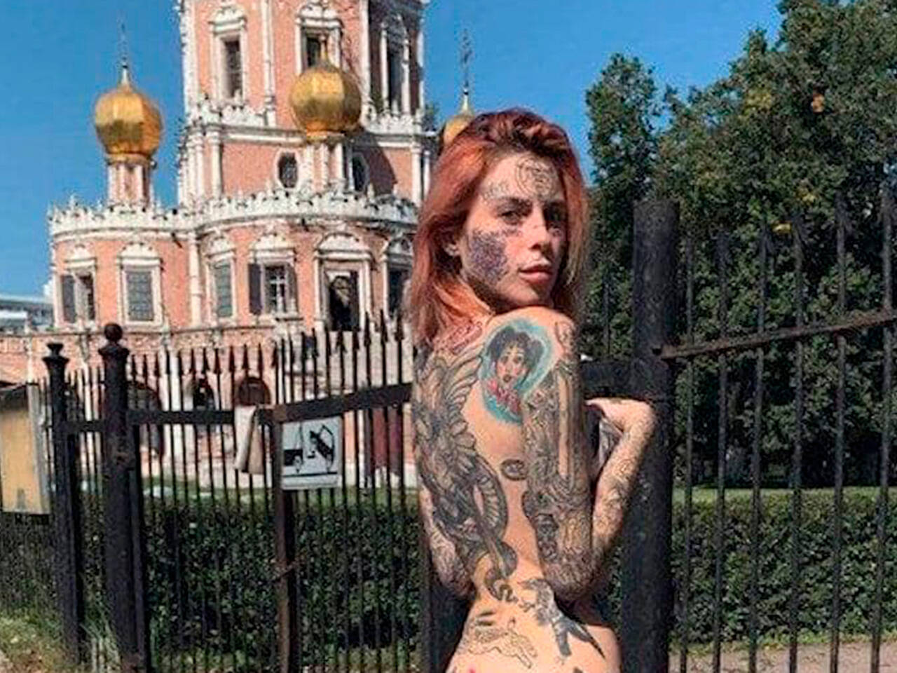 Полиция начала проверку из-за фото оголившейся на фоне храма в Москве  блогерши: Интернет: Интернет и СМИ: Lenta.ru