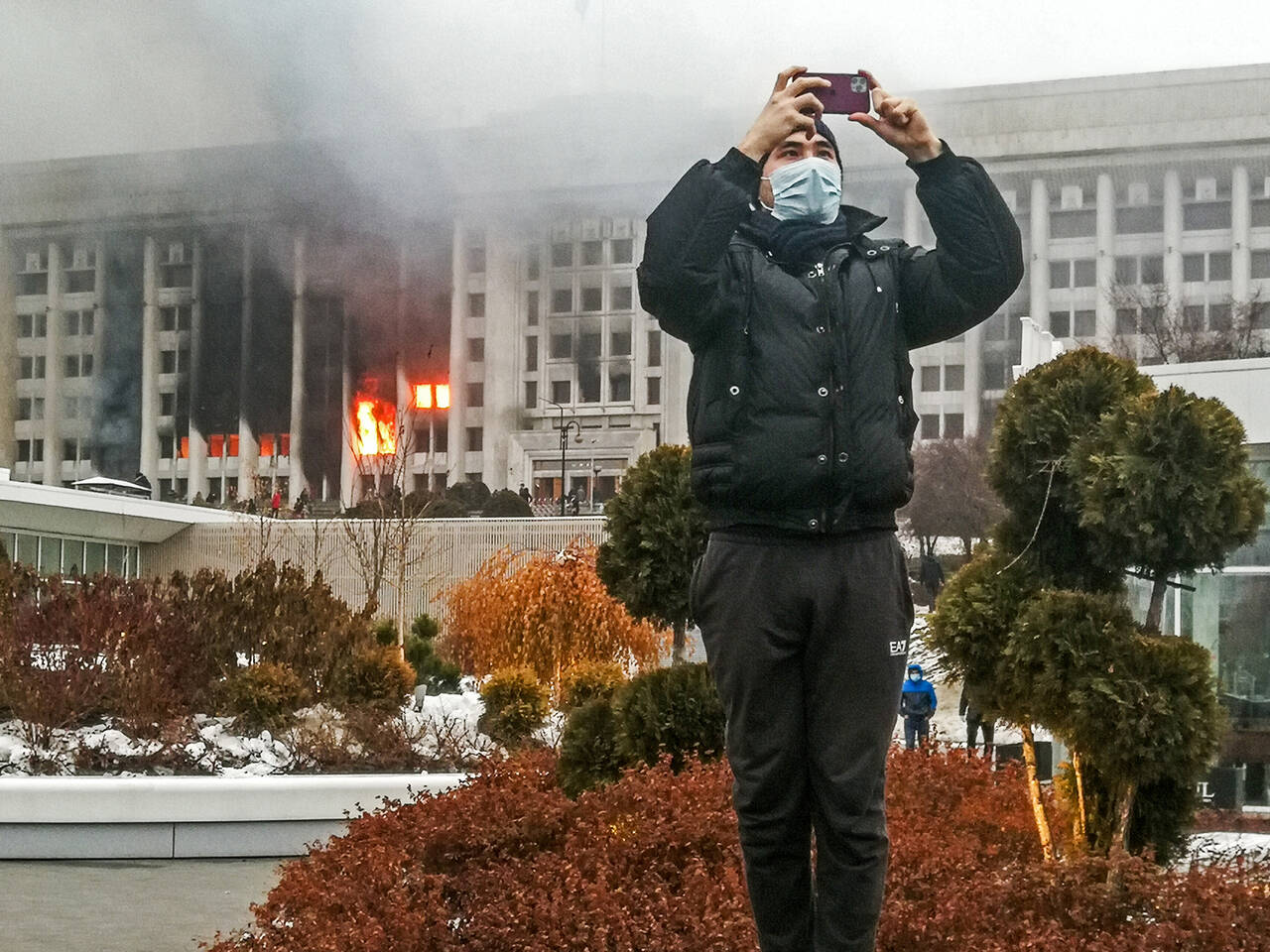 На второй день начался апокалипсис» Протесты в Казахстане, погромы и захват  аэропорта Алма-Аты глазами русских очевидцев: Средняя Азия: Бывший СССР:  Lenta.ru