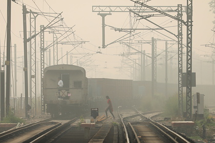 В Индии пассажирский поезд сошел с рельсов
