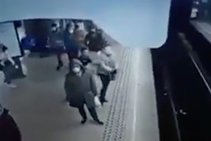 В европейской столице мужчина столкнул женщину под поезд в метро