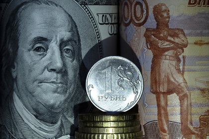 Аналитик назвал условие для укрепления рубля к доллару