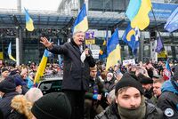 «Это не страшно, это смешно» Зеленский решил устранить главного конкурента. Как дело Порошенко изменит политику Украины?