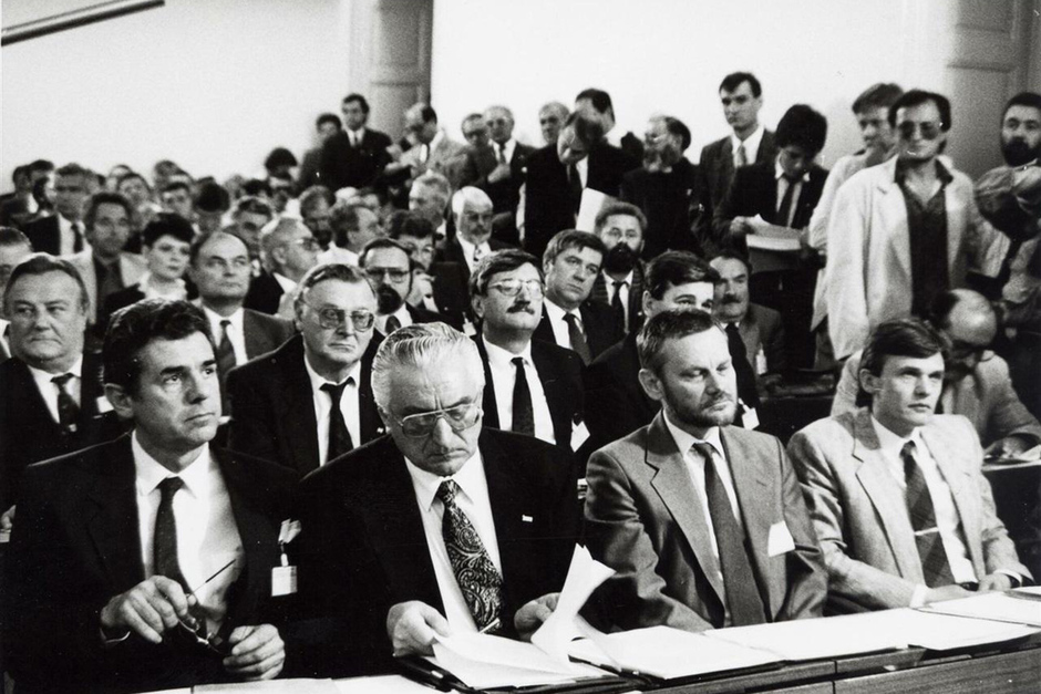Весной 1990 года в Хорватии были проведены первые многопартийные демократические выборы, а 30 мая 1990 года по результатам голосования был сформирован хорватский парламент
