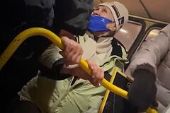 Кондуктор обматерила пожилую россиянку из-за жалобы на скользкий порог автобуса