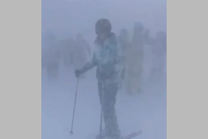Катающихся на лыжах в шторм россиян в Сочи раскритиковали в сети