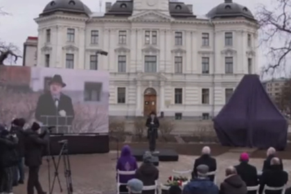 Антиваксеры освистали президента Латвии