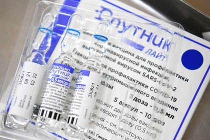 В России анонсировали начало клинических испытаний назальной вакцины от COVID-19