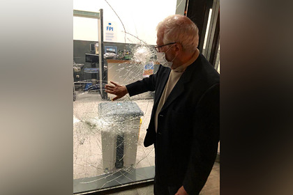 Боррель осудил побивших стекла в его офисе в Брюсселе протестующих