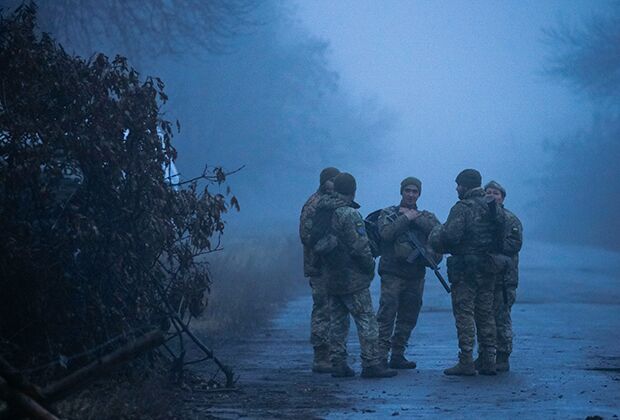 Украинские военнослужащие на передовой у села Травневое в Донецкой области, 15 декабря 2021 года