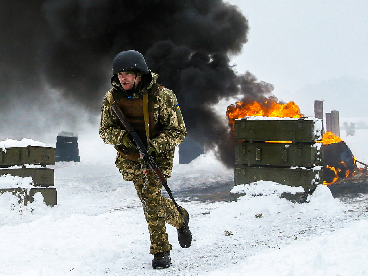 Украинское общество готово к драке» Почему в республиках бывшего СССР не  прекращаются войны и цветные революции?: Прибалтика: Бывший СССР: Lenta.ru