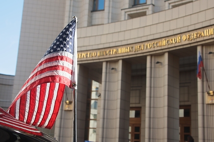 Посол США привез в МИД России ответ на предложения по гарантиям безопасности