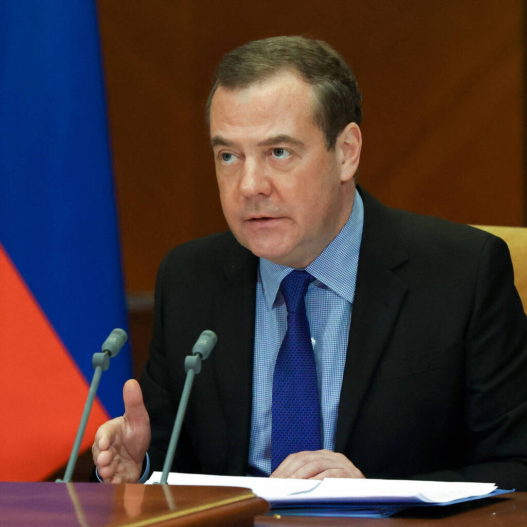 Медведев украинцы. Медведев Совбез. Медведев фото. Заместитель председателя совета безопасности. Медведев совет безопасности.