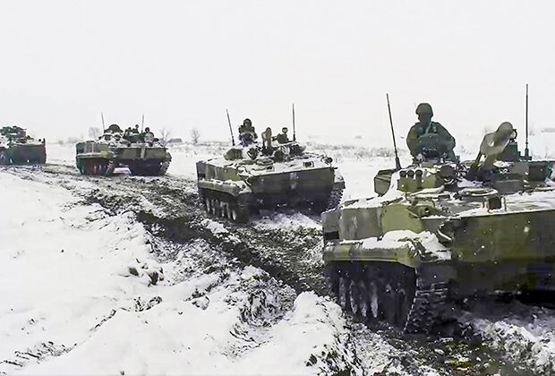 Военная техника Вооруженных сил России во время учений на полигоне в Ростовской области, 26 января 2022 года