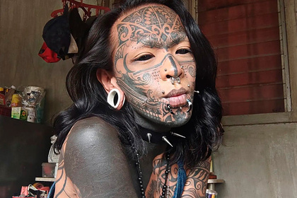 Священник принялся изгонять бесов из пассажирки автобуса при виде ее татуировок