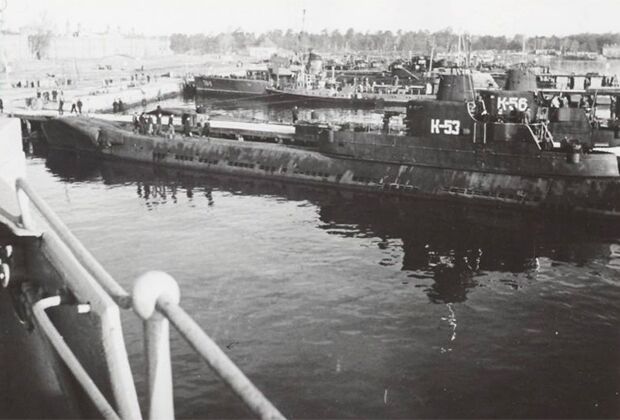Подводные лодки Балтийского флота К-53 и К-56 в порту Хельсинки, 1945 год