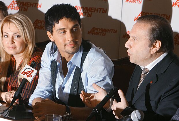 Яна Рудковская, Дима Билан и Виктор Батурин на пресс-конференции певца в 2007 году