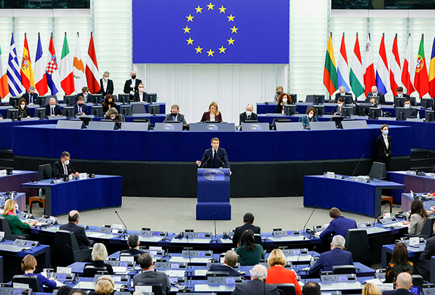 Эммануэль Макрон выступает в Европейском парламенте, 19 января 2022 года