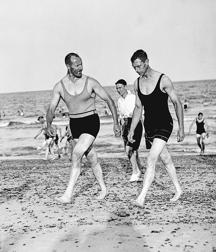 Георг (справа) и его друг после купания в море, 1933 год