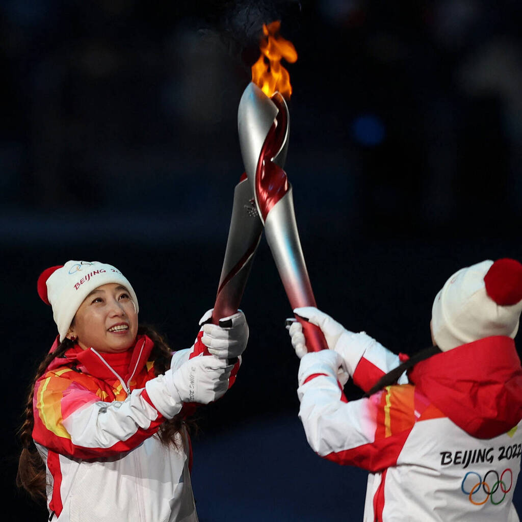 Зажжение олимпийского огня в Пекине 2022