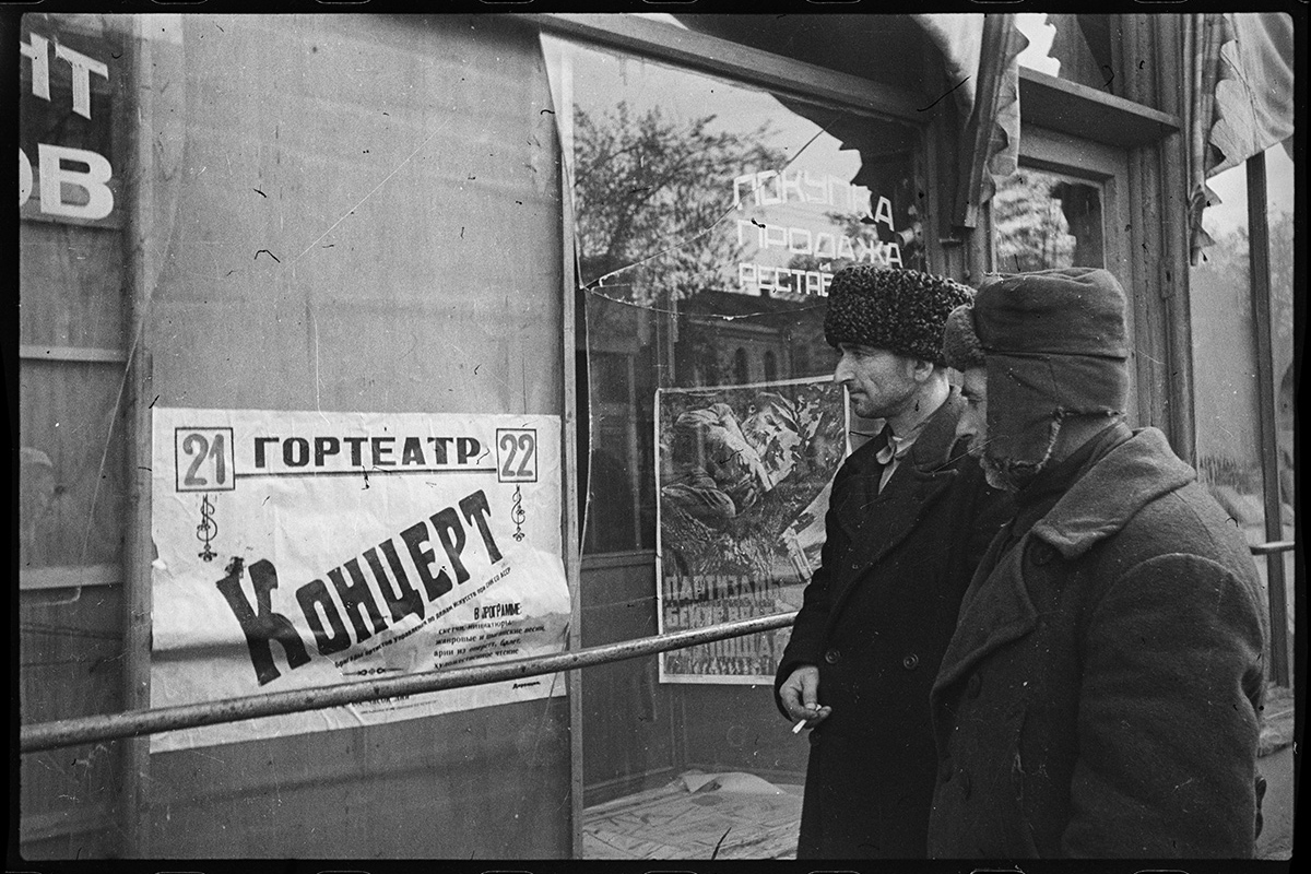 В первом ряду. Великая Отечественная война на неизвестных снимках  легендарного советского фотографа: История: Наука и техника: Lenta.ru