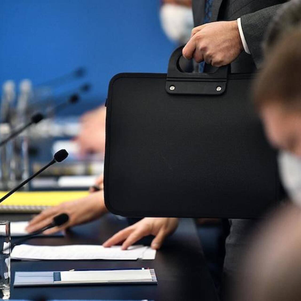 Сейм литвы. Флаг литвы. Признание литвы. Пограничники литвы. Флаг литвы и россии.