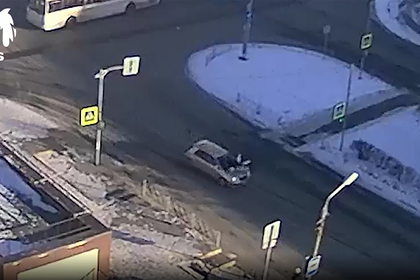 Россиянин сбил женщину с ребенком на пешеходном переходе и попал на видео