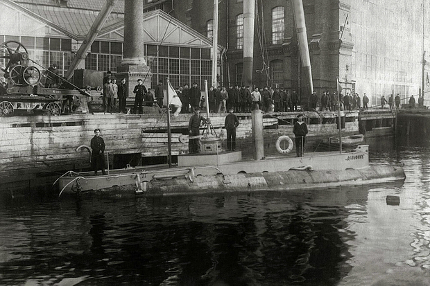 Одна из первых субмарин подводного флота России, модель «Дельфин». Фото: Public Domain / Wikimedia Commons