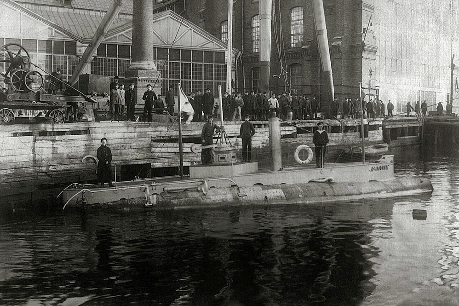 Одна из первых субмарин подводного флота России, модель «Дельфин»