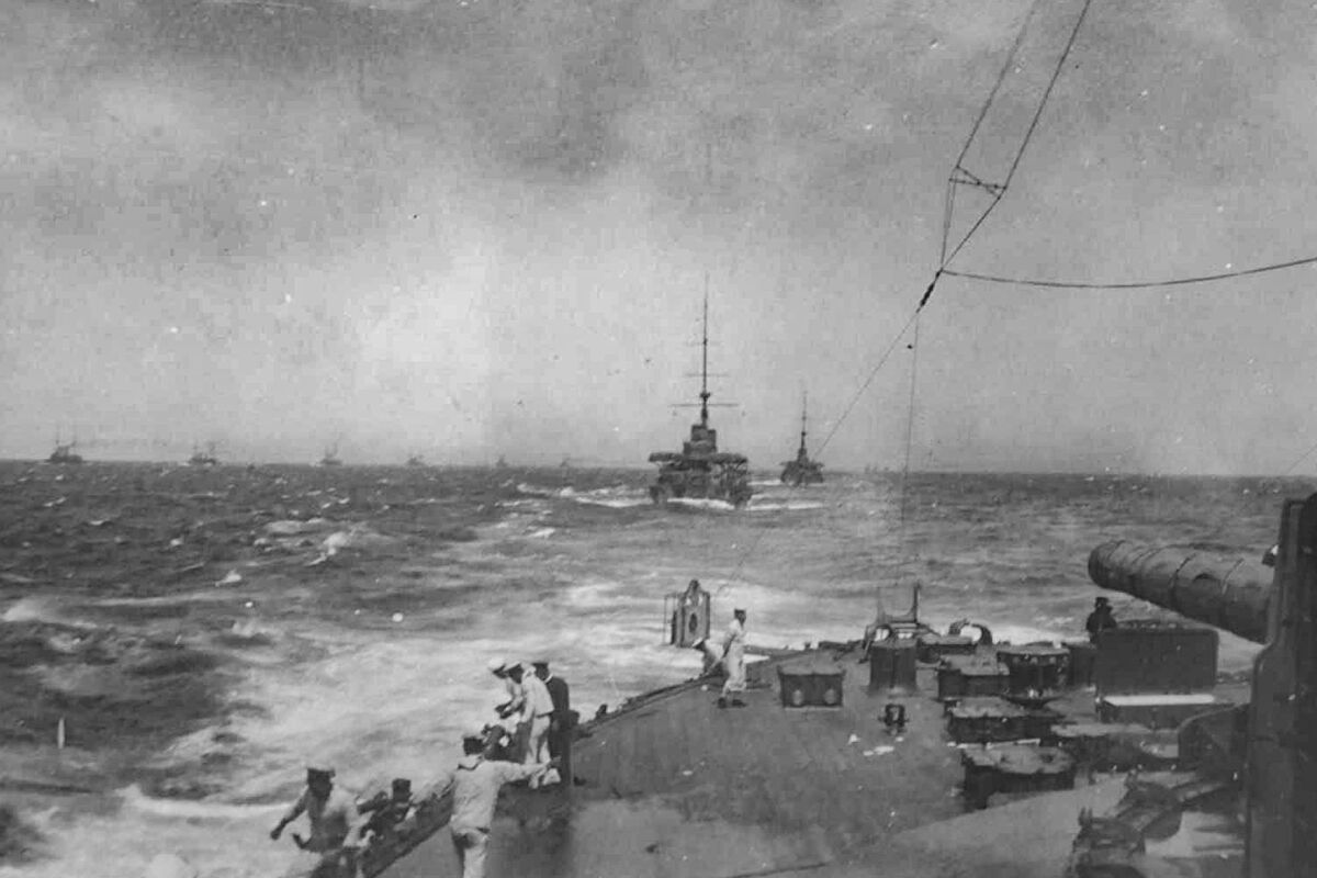 Японские корабли на пути в Цусимский пролив, май 1905 года