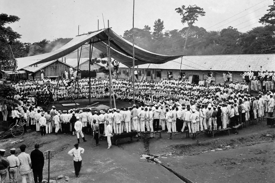 Представление артистов японского цирка в лагере для военнопленных, Фукуока, 1905 год