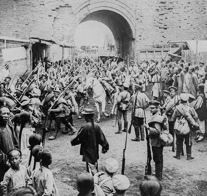 Русские войска входят в Мукден, осень 1904 года