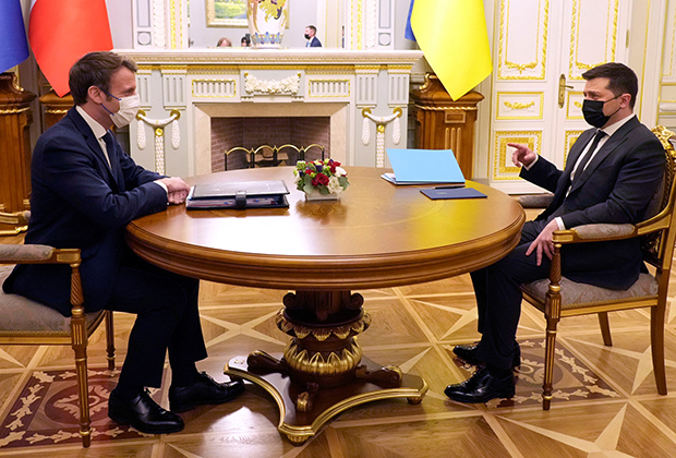 Эммануэль Макрон на переговорах с Владимиром Зеленским в Киеве 8 февраля 2022 года