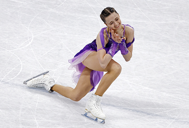 Камила Валиева во время короткой программы командного турнира Олимпиады-2022