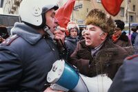 «Это не мягкотелый Горбачев» 30 лет назад ветераны вышли на митинг против Ельцина. ОМОН ответил дубинками