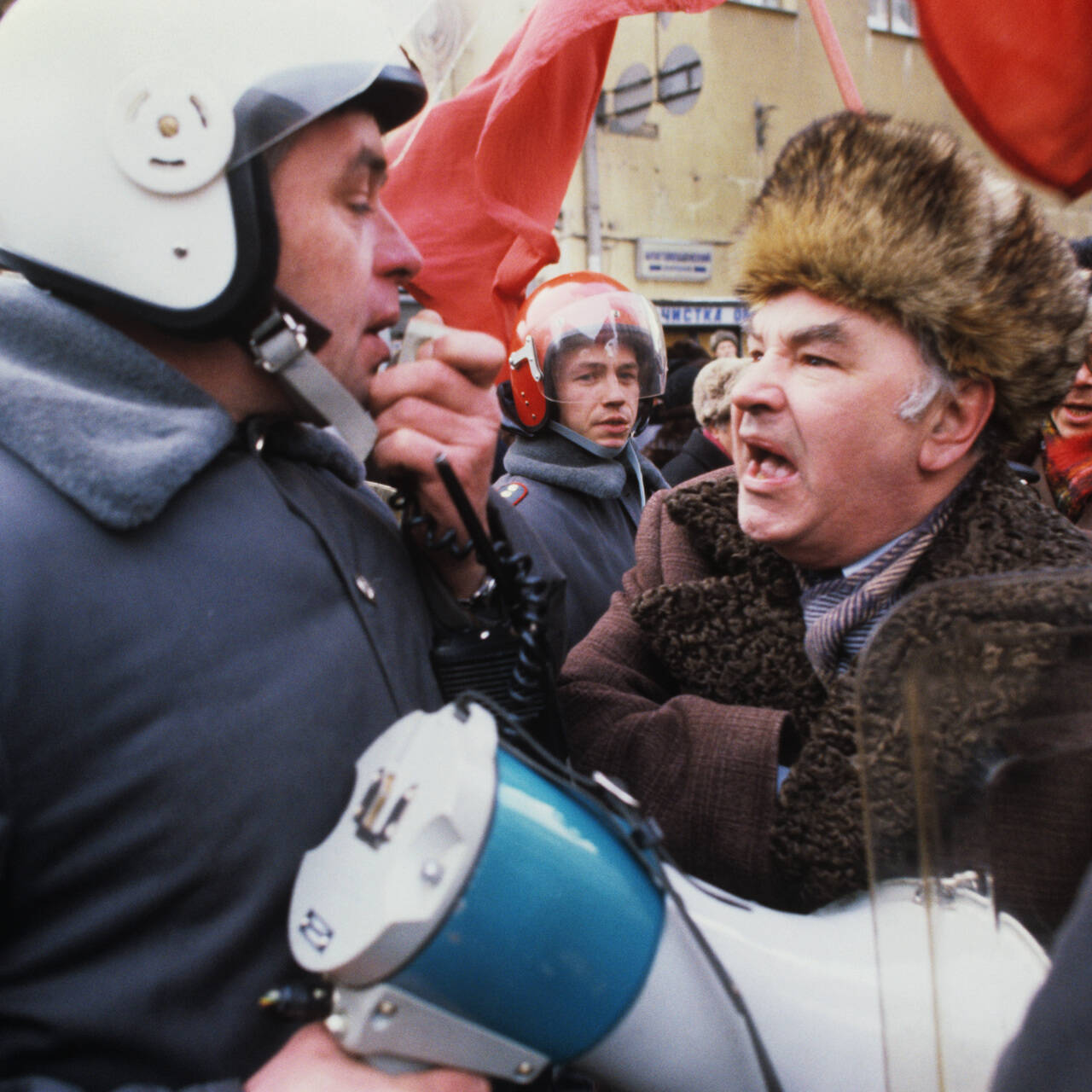 Это не мягкотелый Горбачев» 30 лет назад ветераны вышли на митинг против  Ельцина. ОМОН ответил дубинками: Общество: Россия: Lenta.ru