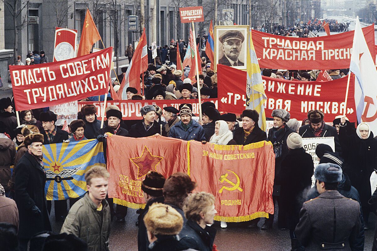 Коммунисты на митинге 23 февраля 1992 года 