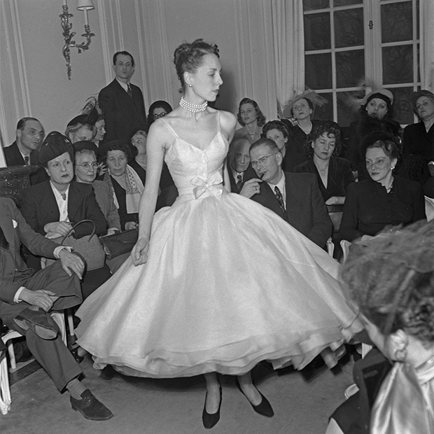Платье Christian Dior с пышной юбкой из коллекции весна-лето 1948 года