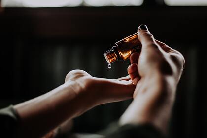 Российский парфюмерный эксперт раскрыла секретный ингредиент духов с феромонами