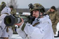 Маленькая победоносная страна. НАТО накачивает Украину оружием и боеприпасами. Чем это опасно для республик Донбасса?