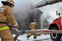 При пожаре в российском частном доме заживо сгорела целая семья