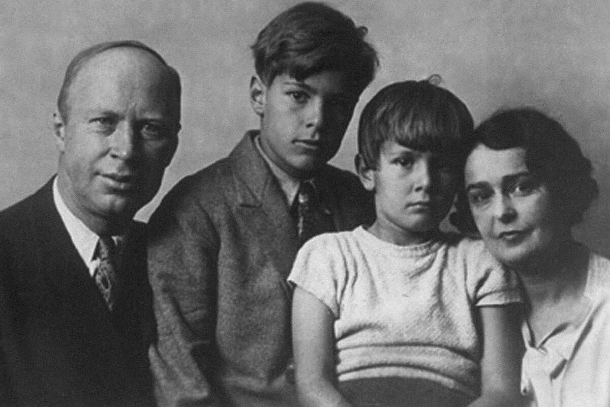 Сергей Прокофьев с женой Линой и сыновьями