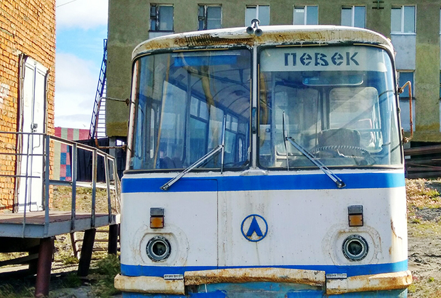 Заброшенный автобус в Певеке (Чукотка)