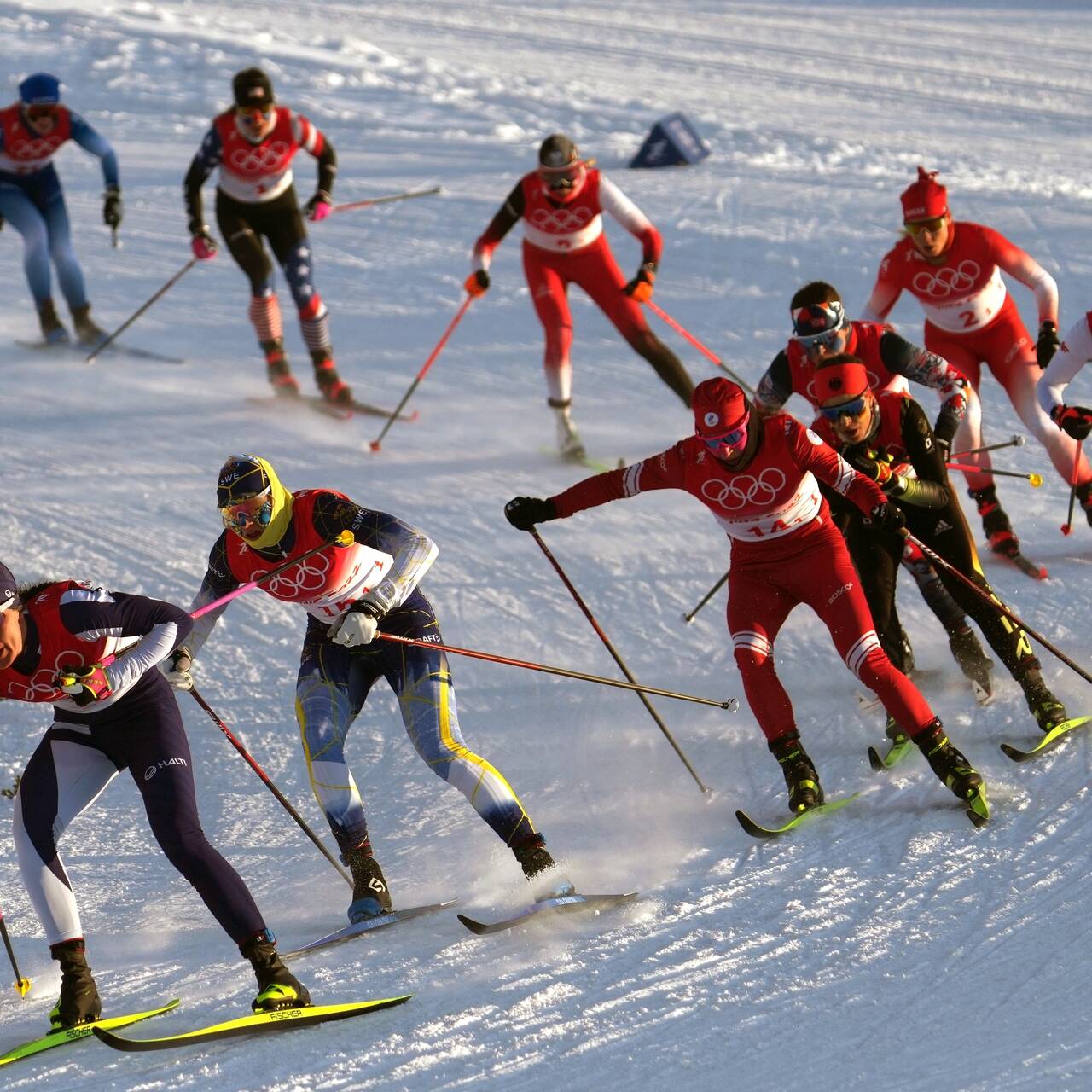 Спартакиада командный спринт. Командные лыжи. Командный спринт лыжи. Зимние игры лыжные гонки.