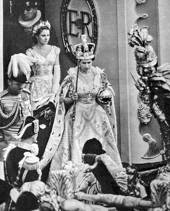 Коронация Елизаветы II в 1953 году. Фото: Universal History Archive / Universal Images Group / Getty Images